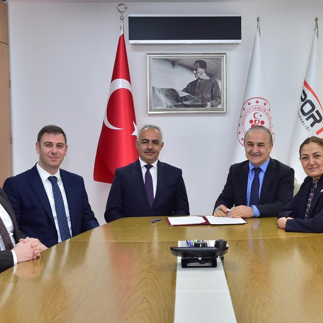 Oltu'ya dev yatırım: Modern spor salonu için imzalar atıldı