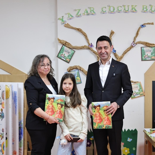 İzmir depreminin sembol ismi Ayda ve evlatlarını kaybeden anne, çocuklara d...