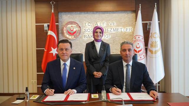 Eskişehir'e yeni kız çocuk yurdu yapılması için imzalar atıldı
Milletvekili Hatipoğlu'dan geleceğe anlamlı yatırım