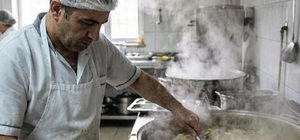 Çelebi; "Okul yemekhanelerinde alınmayan tedbirlerin bedelini öğrenciler öd...