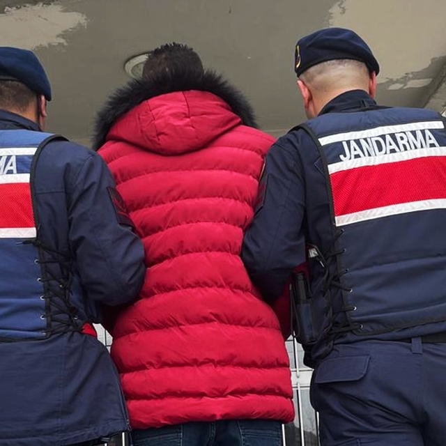 Kırıkkale'de aranan 2 hükümlü yakalanarak cezaevine gönderildi