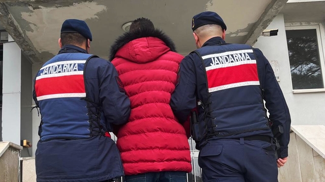 Kırıkkale'de aranan 2 hükümlü yakalanarak cezaevine gönderildi