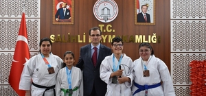 Salihli'nin karate yıldızları Türkiye dereceleriyle gururlandırdı