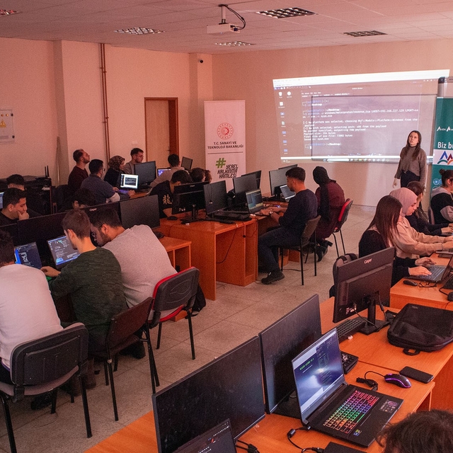 Dijital dünyanın savunucuları Serhat'ta yetişiyor