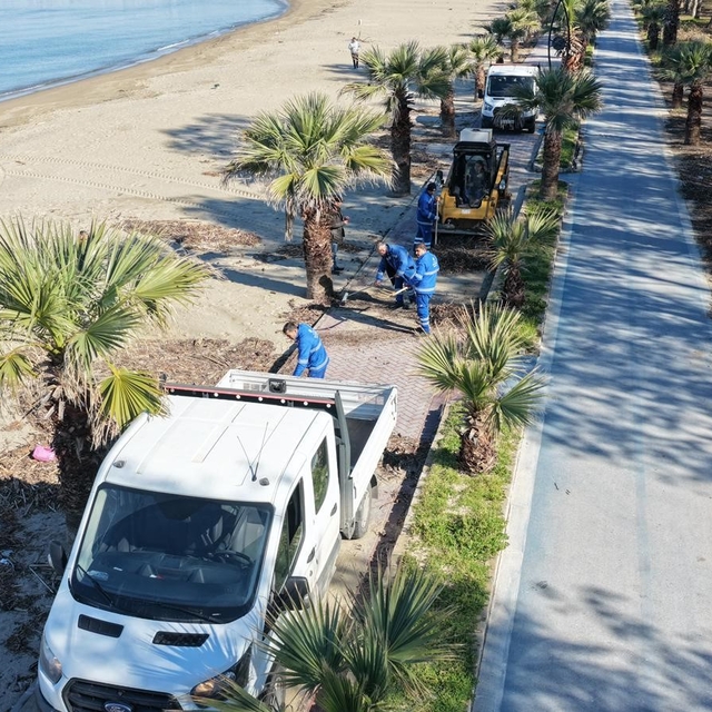 Büyükşehir ekipleri Sevgi Yolu'nu temizledi