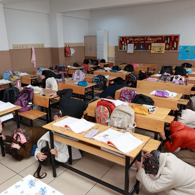 Bingöl'de öğrencilere deprem tatbikatı
