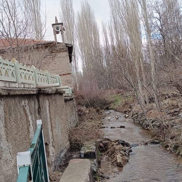 Minaresiz cami görenleri şaşırtıyor