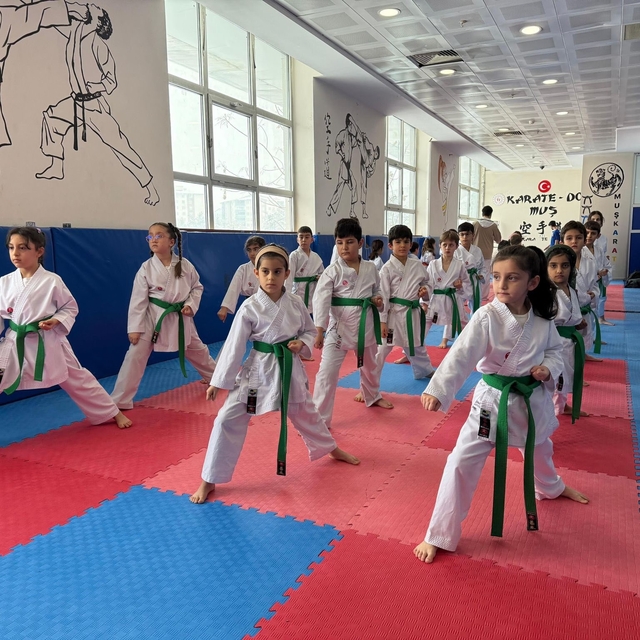 Muş'ta karate antrenmanları hız kesmeden sürüyor