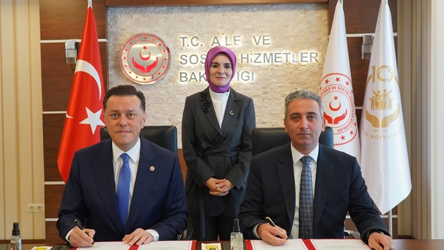 Bakan Göktaş, AK Parti Eskişehir Milletvekili Hatipoğlu ile görüştü