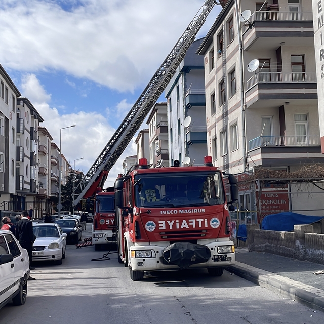 Kayseri'de apartmanın bacasında çıkan yangın söndürüldü