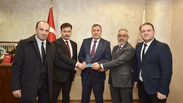 Uzungöl Turizmciler Derneği yöneticilerinden TTSO Başkanı Çelebi'ye ziyaret