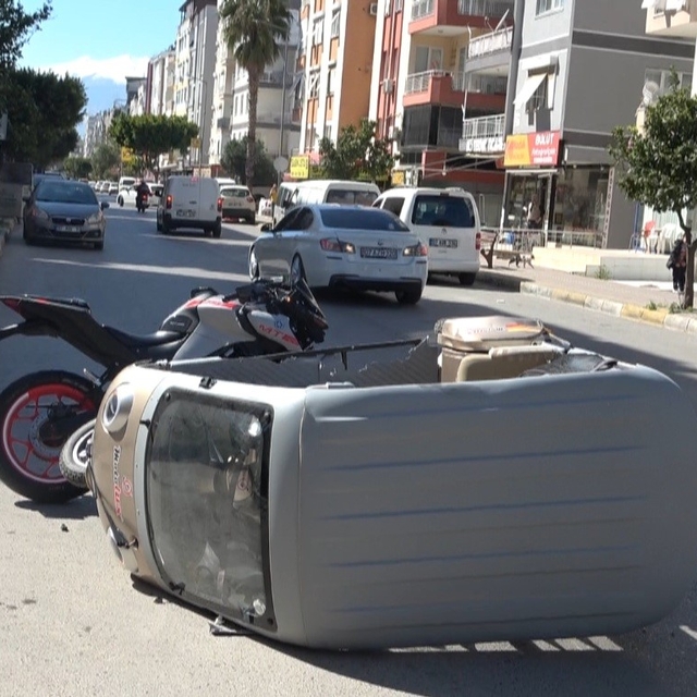 Kepez'de motosikletler çarpıştı: 1 yaralı