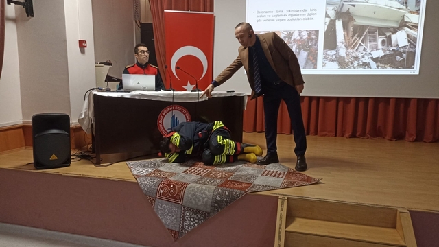 Alaplı'da deprem farkındalığı semineri düzenlendi