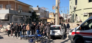 Tarsus’ta otomobil ile motosiklet çarpıştı: 2 yaralı