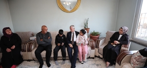 Tahmazoğlu, evlere misafir oluyor