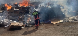 Besni'de tütün fabrikasında korkutan yangın