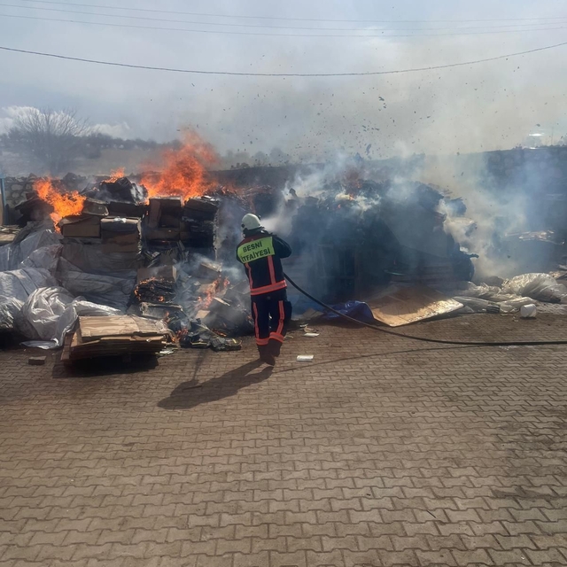 Besni'de tütün fabrikasında korkutan yangın
