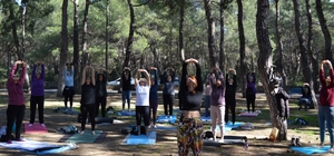Konyaaltı'da sporseverler yoga derslerinde buluştu