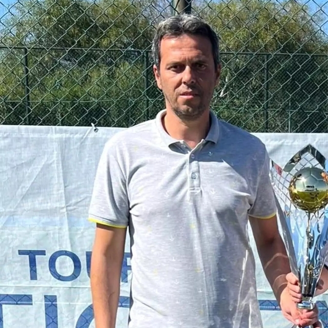 Halı sahada kalp krizi geçirip, öldü