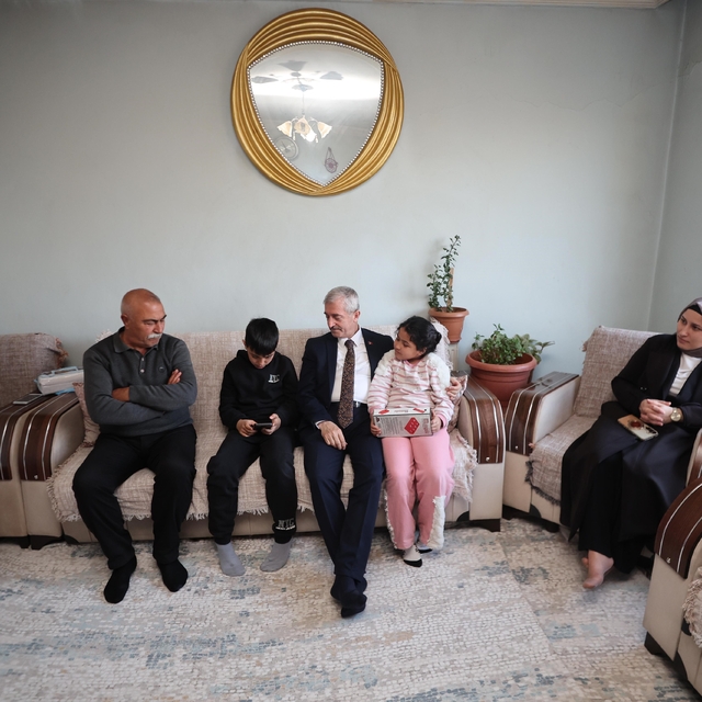 Tahmazoğlu, evlere misafir oluyor