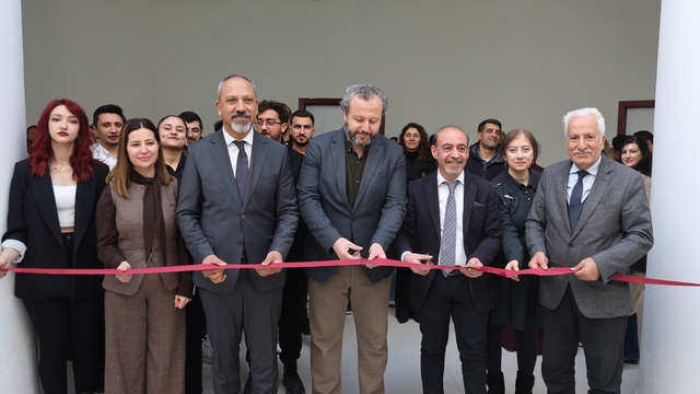 Fırat Üniversitesi'nde 6 Şubat depremi, sergi ve konferansla ele alındı