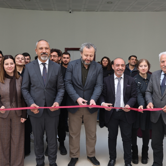 Fırat Üniversitesi'nde 6 Şubat depremi, sergi ve konferansla ele alındı