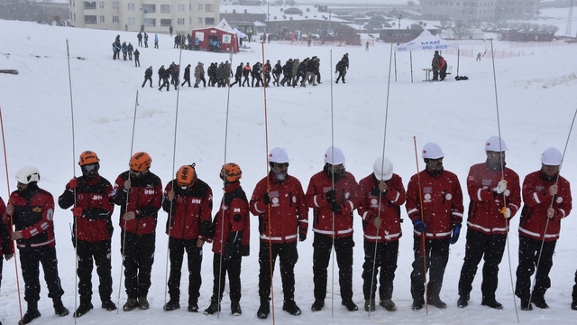 Bitlis'te çığ tatbikatı gerçeğini aratmadı