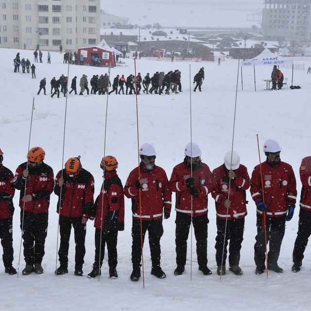 Bitlis'te çığ tatbikatı gerçeğini aratmadı