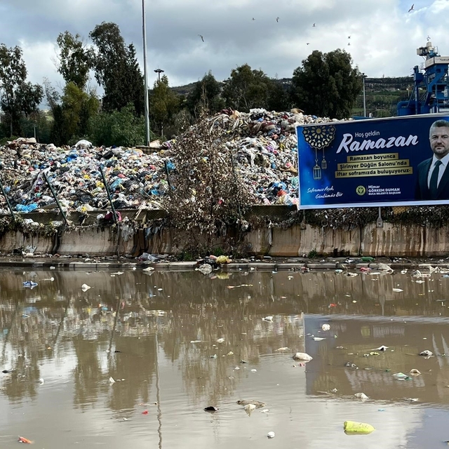 Buca'da çöp krizi: Belediye işçileri bu kez 'Nefes alamıyoruz' diyerek eyle...