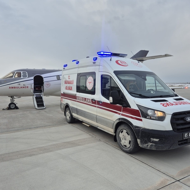 Van'da 3 aylık bebek uçak ambulansla Konya'ya sevk edildi