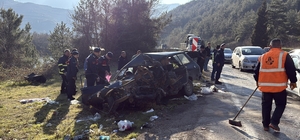 Kamyon ile otomobil çarpıştı: 1 ölü, 5 yaralı