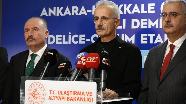 Bakan Uraloğlu'ndan 'Süper Hızlı Tren' müjdesi; Ankara-İstanbul arası 80 dakikaya düşüyor