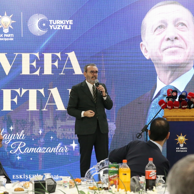 AK Parti MKYK Üyesi Ünal, Eskişehir'de partisinin "Vefa İftarı"na katıldı