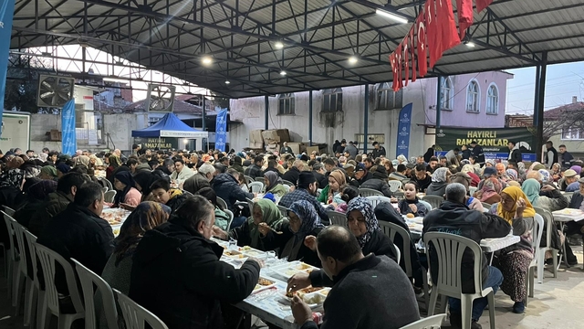 Büyükşehir'in iftar sofrasında oruçlar dualarla açıldı