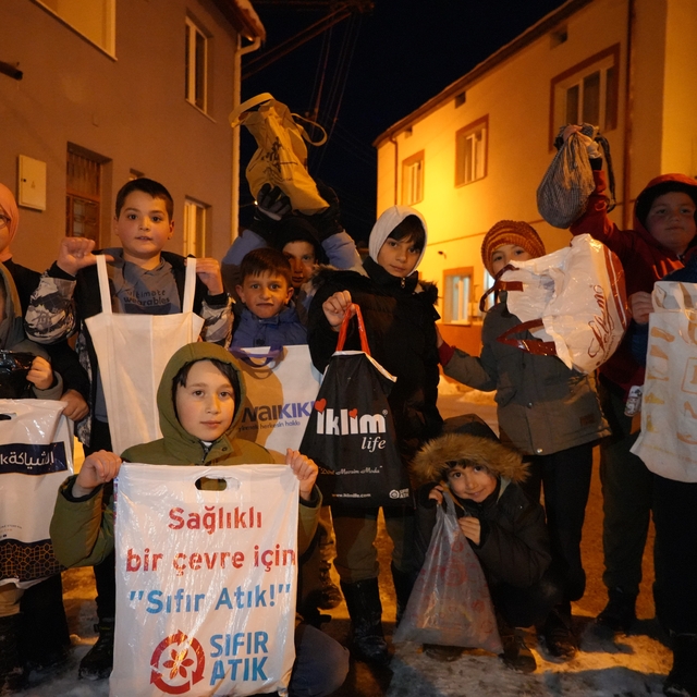 Bayburt'ta on beşi coşkusu: Asırlık gelenek ile çocuklar sokakları şenlendi...