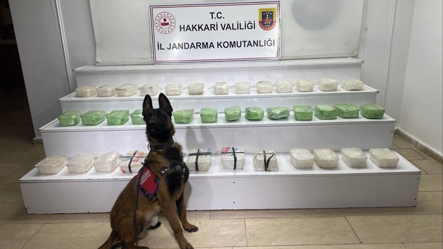 Yüksekova'da 59 kilo 971 gram uyuşturucu ele geçirildi; 3 gözaltı