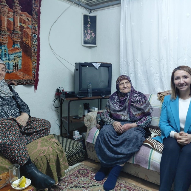 Başkan Tekin Ramazan ayında yaşlıları unutmadı