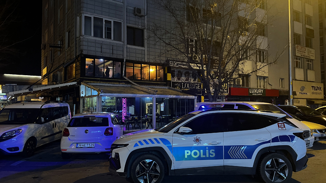 15 yaşındaki çocuk, hırsızlık yaptığı kafede yakalandı; O anlar kamerada