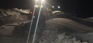 Muş’ta fırtına nedeniyle köy yolu ulaşıma kapandı