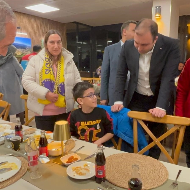 Çocuklar ile protokol iftar sofrasında buluştu