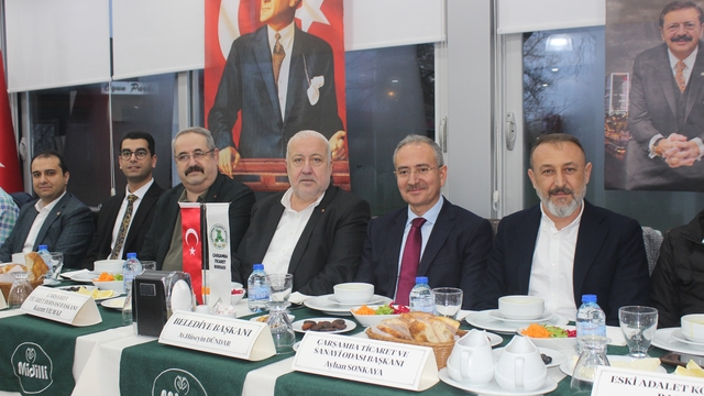 Yılmaz: "Çarşamba'mız için üretmeye, çalışmaya ve değer katmaya devam ediyoruz"
Çarşamba Ticaret Borsası üyeleri iftar sofrasında buluştu