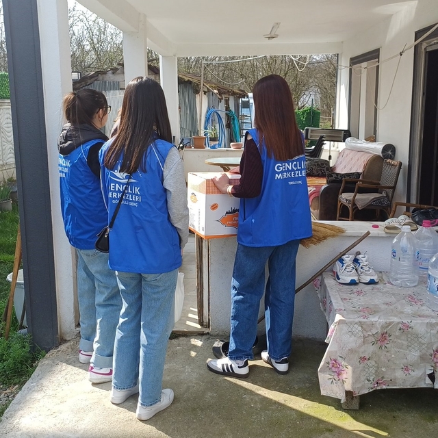 Gençlik merkezinden ailelere Ramazan desteği