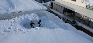 Bitlis'te tekstilciler kar yüzünden güneş panellerini kullanamıyor
