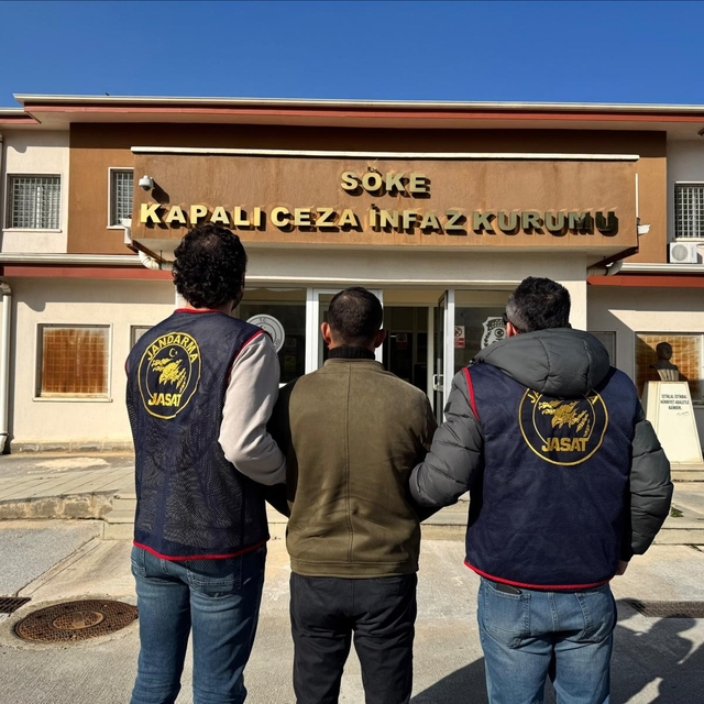 Çeşitli suçlardan aranan 3 kişi, jandarmadan kaçamadı