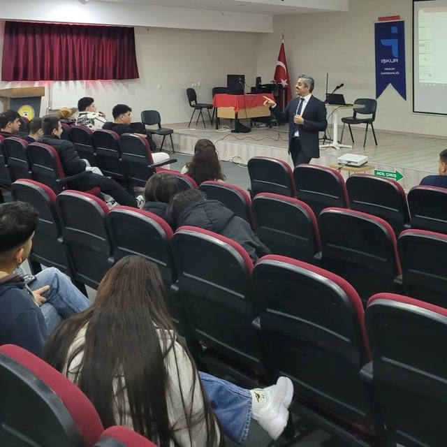 Liseli gençlere kariyer desteği