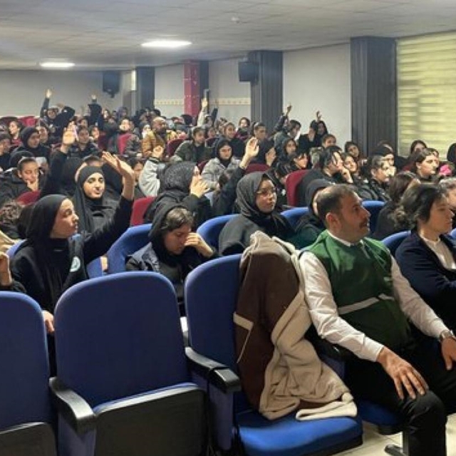 Yeşilay Şanlıurfa Şubesi'nden öğrencilere bağımlılıkla mücadele eğitimi