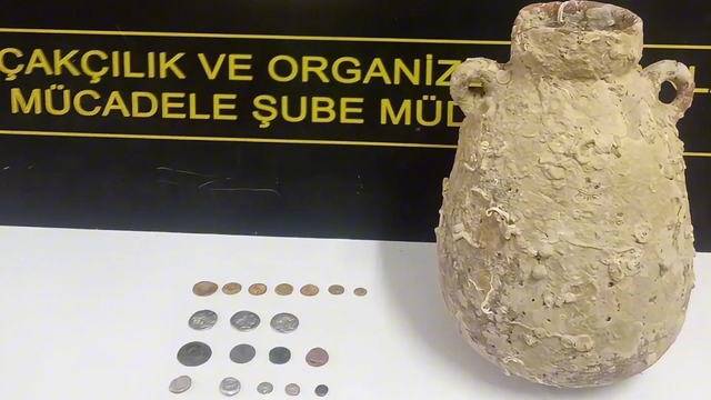 Mersin'de yurt dışına kaçırılmak istenilen binlerce tarihi eser ele geçirildi