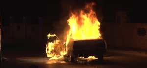 Alev topuna dönen Tofaş'tan geriye demir yığını kaldı