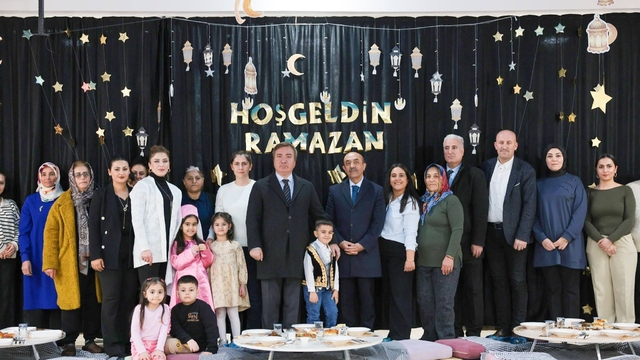 Erzincan'da üç kuşak aynı sofrada buluştu