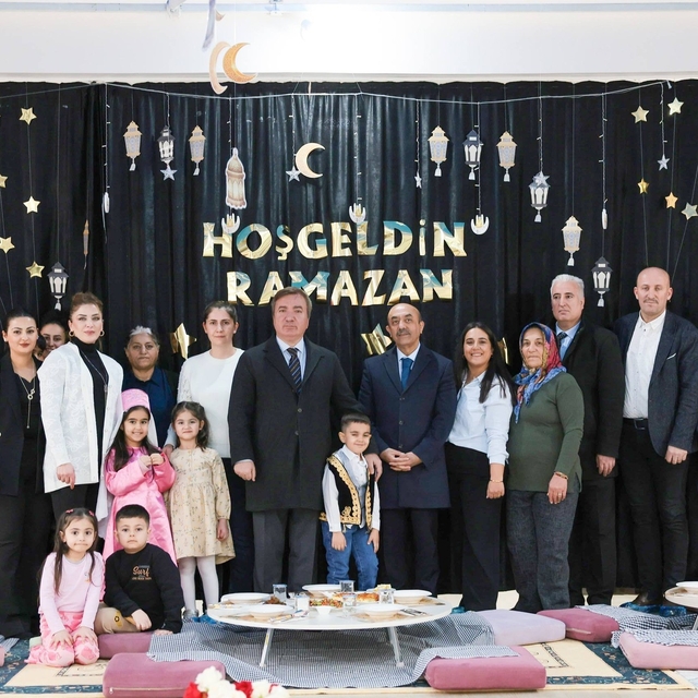 Erzincan'da üç kuşak aynı sofrada buluştu